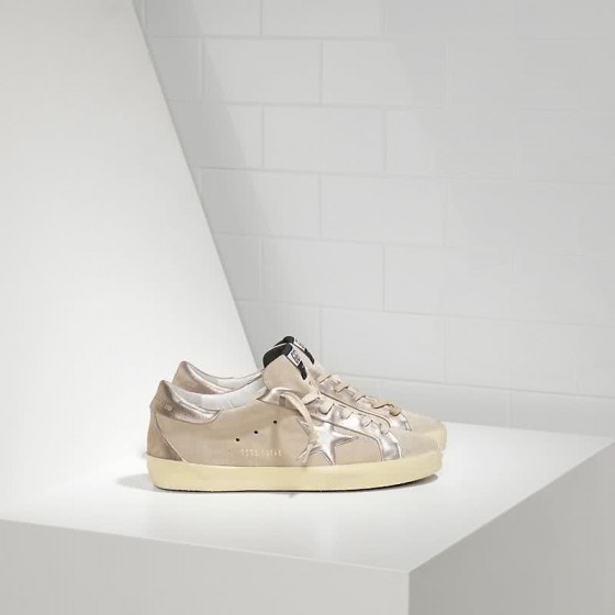 Golden Goose Sneakers Super Star Bespoke in Camoscio e stella in Pelle Beige Gold Star