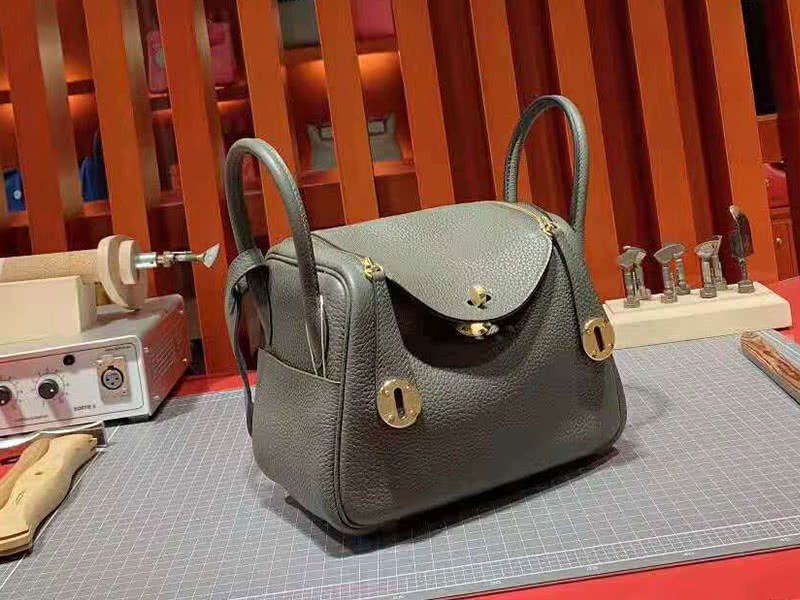 Hermes Mini Lindy Taurillon Clemence 20 Gold Hardware Dark Grey 4