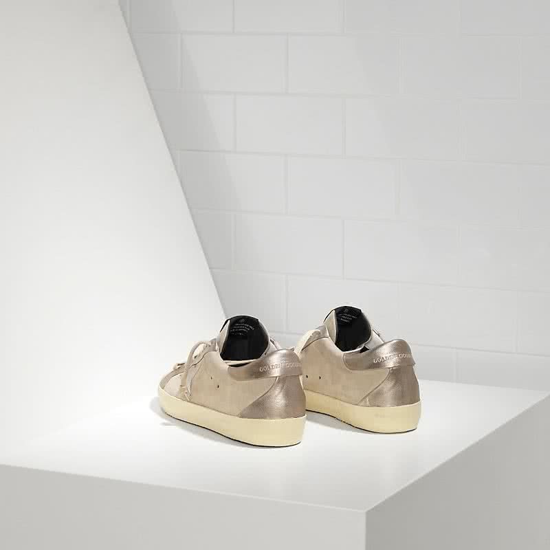 Golden Goose Sneakers Super Star Bespoke in Camoscio e stella in Pelle Beige Gold Star 3