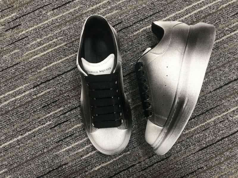 Alexander McQueen Black and White Men And Women 3