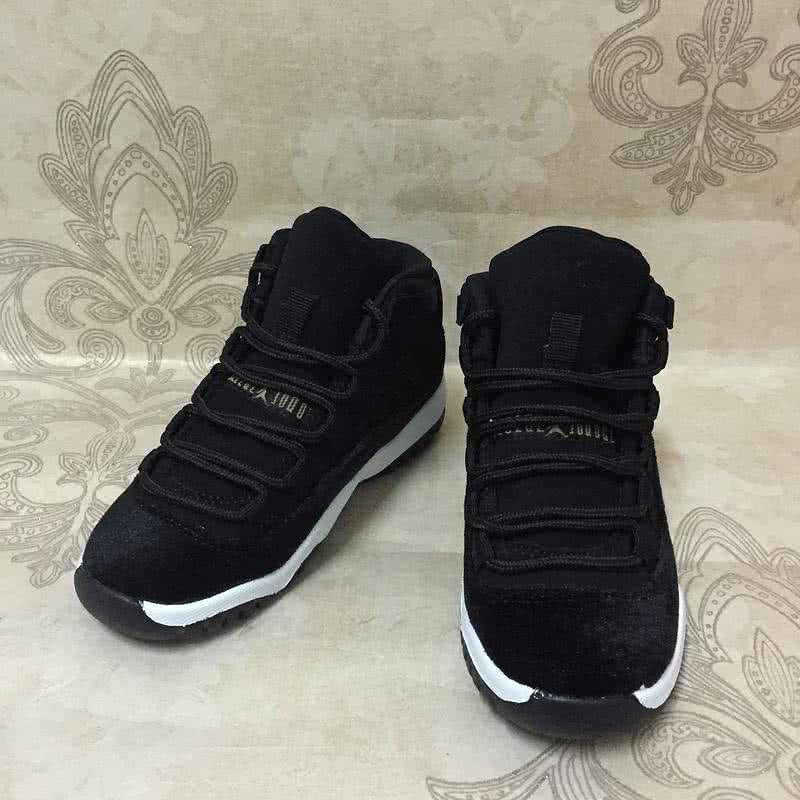 Air Jordan 11 Black Upper And Golden Logo 4