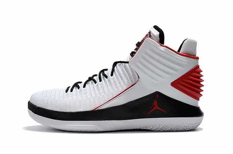 Air Jordan 32 White And Black Men 2