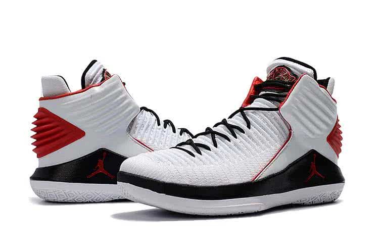 Air Jordan 32 White And Black Men 3