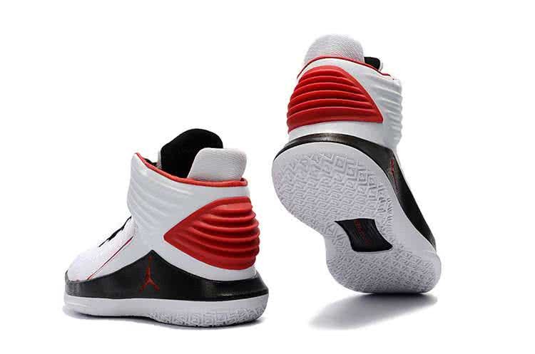 Air Jordan 32 White And Black Men 4