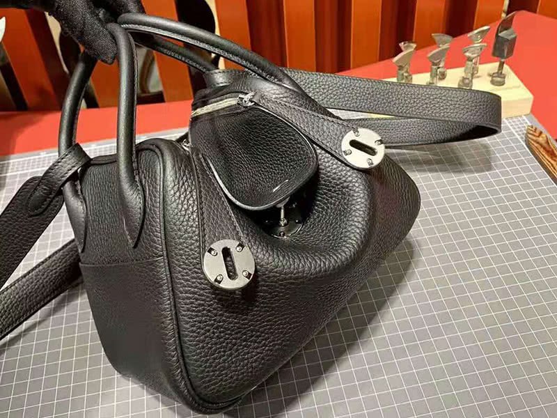 Hermes Mini Lindy Taurillon Clemence 20 Gold Hardware Black 1