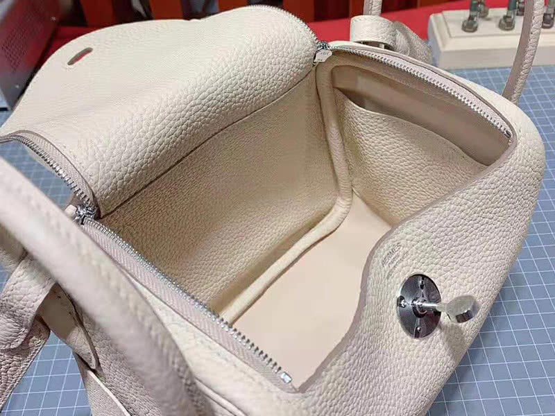 Hermes Mini Lindy Taurillon Clemence 20 Gold Hardware Cream 8