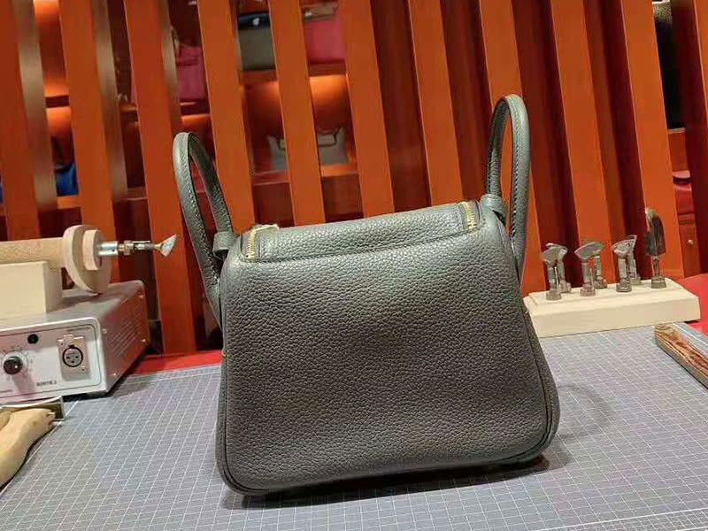 Hermes Mini Lindy Taurillon Clemence 20 Gold Hardware Dark Grey 5