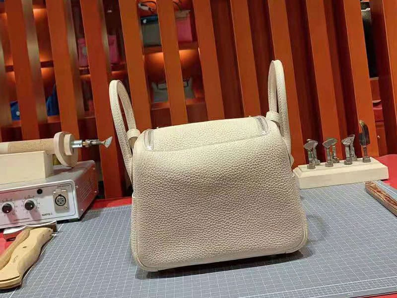Hermes Mini Lindy Taurillon Clemence 20 Gold Hardware Cream 5