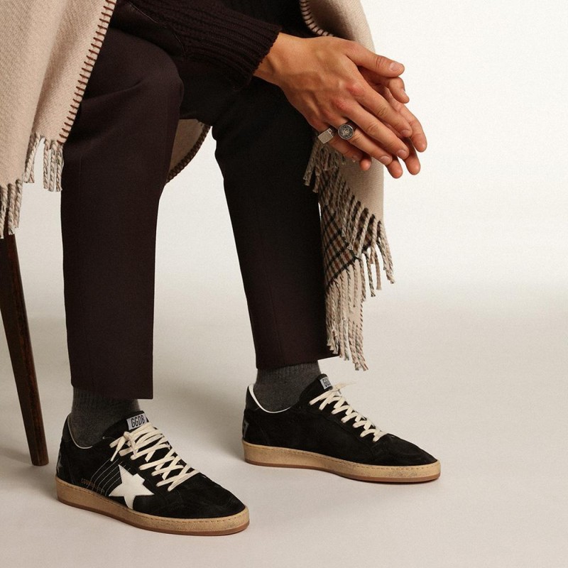 Golden Goose Ball Star Uomo in suede nero con stella in pelle bianca 4