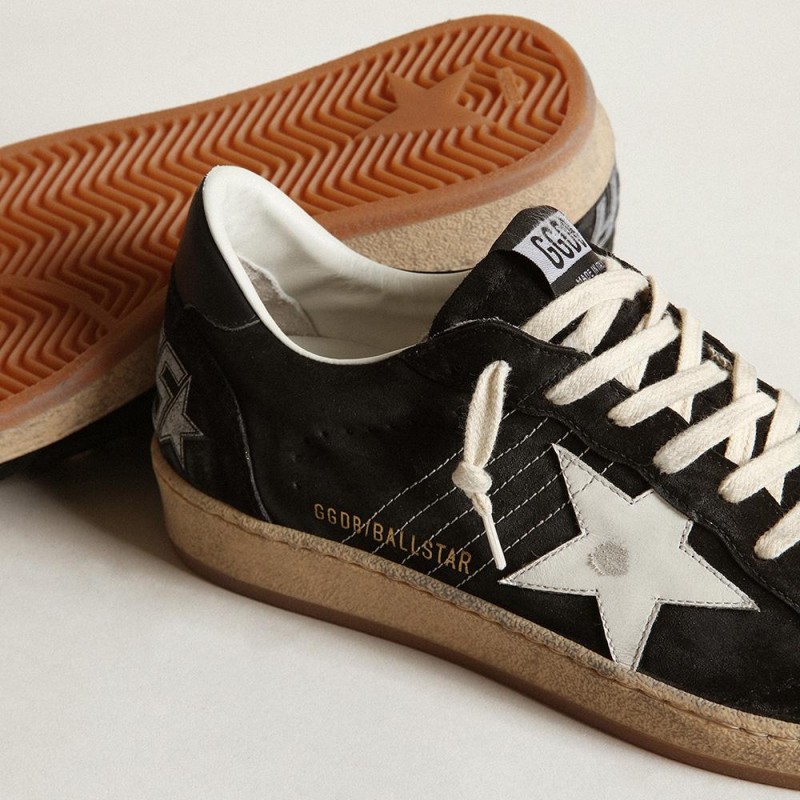 Golden Goose Ball Star Uomo in suede nero con stella in pelle bianca 3