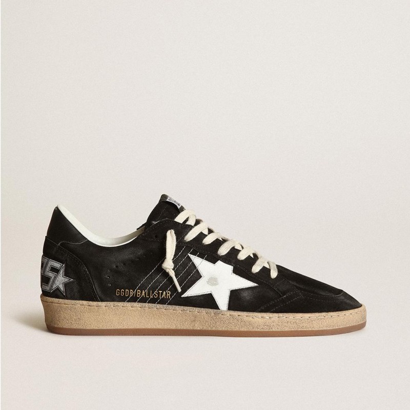 Golden Goose Ball Star Uomo in suede nero con stella in pelle bianca 1